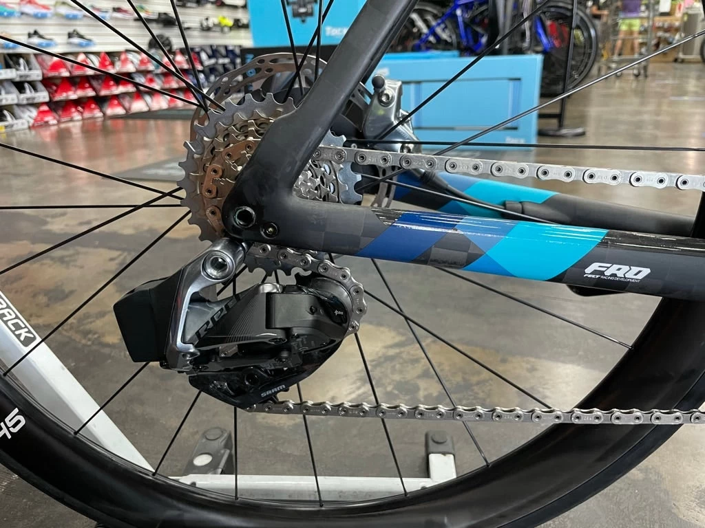 Felt AR FRD Ultimate SRAM Red ETap AXS - ENVE 45 - Matte Textreme 2023 8 Felt AR FRD Ultimate SRAM Red ETap AXS - ENVE 45 - Matte Textreme 2023 - Image 6