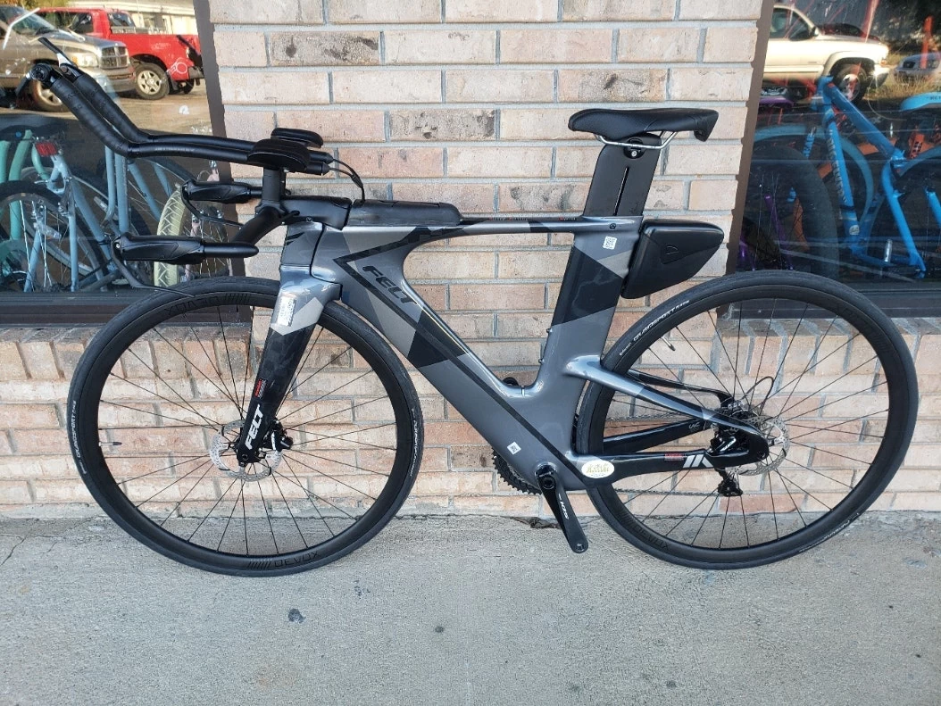 Felt IA Advanced Disc Shimano 105 Charcoal Geo 2023 6 Felt IA Advanced Disc Shimano 105 Charcoal Geo 2023 - Image 4