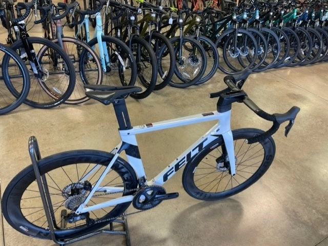 Felt AR Advanced Shimano Ultegra Di2 12 Speed Reynolds AR58 White 2023 9 Felt AR Advanced Shimano Ultegra Di2 12 Speed Reynolds AR58 White 2023 - Image 7