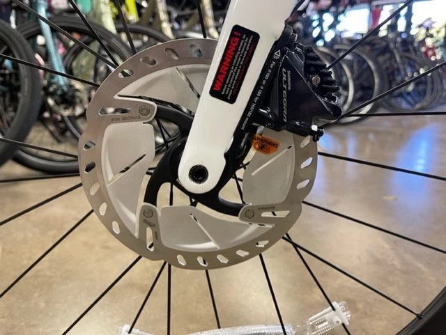 Felt AR Advanced Shimano Ultegra Reynolds AR58 White 2023 4 Felt AR Advanced Shimano Ultegra Reynolds AR58 White 2023 - Image 2