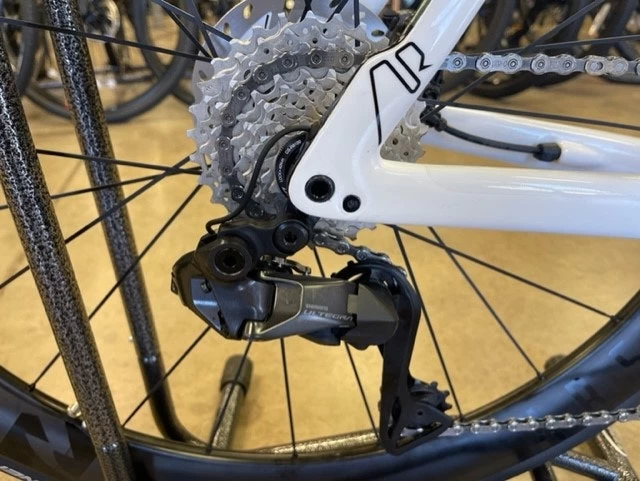 Felt AR Advanced Shimano Ultegra Di2 12 Speed Reynolds AR58 White 2023 11 Felt AR Advanced Shimano Ultegra Di2 12 Speed Reynolds AR58 White 2023 - Image 9
