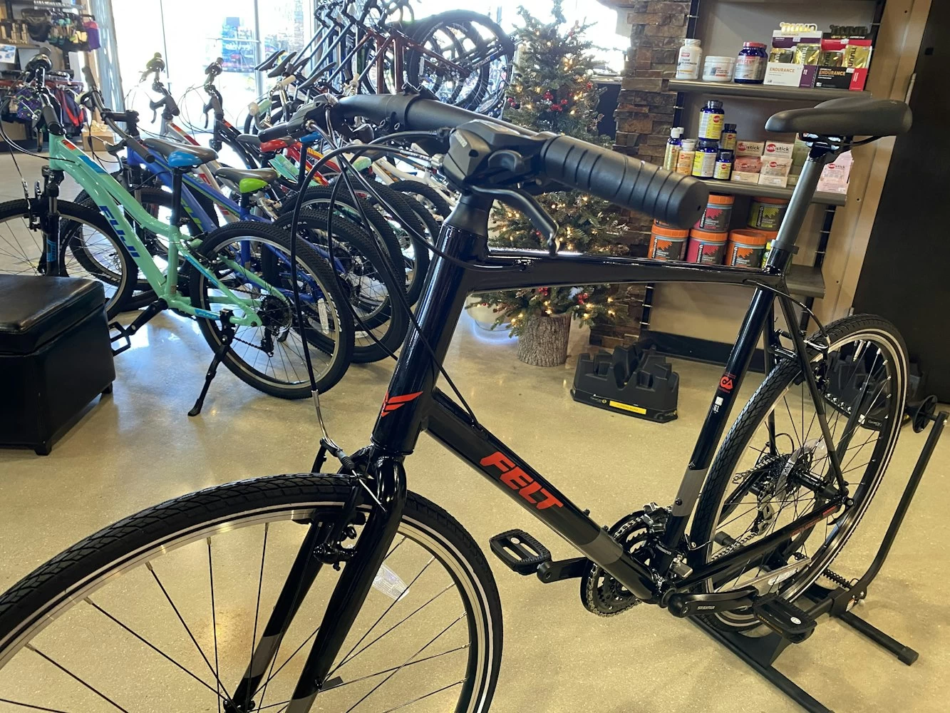 Felt Verza Speed 50 Shimano Acera - Black 2022 8 Felt Verza Speed 50 Shimano Acera - Black 2022 - Image 6