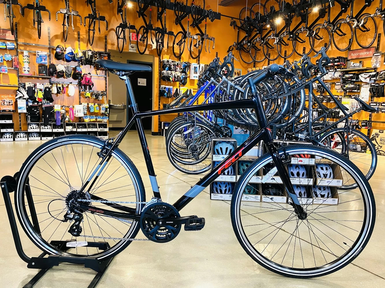 Felt Verza Speed 50 Shimano Acera - Black 2022 3 Felt Verza Speed 50 Shimano Acera - Black 2022