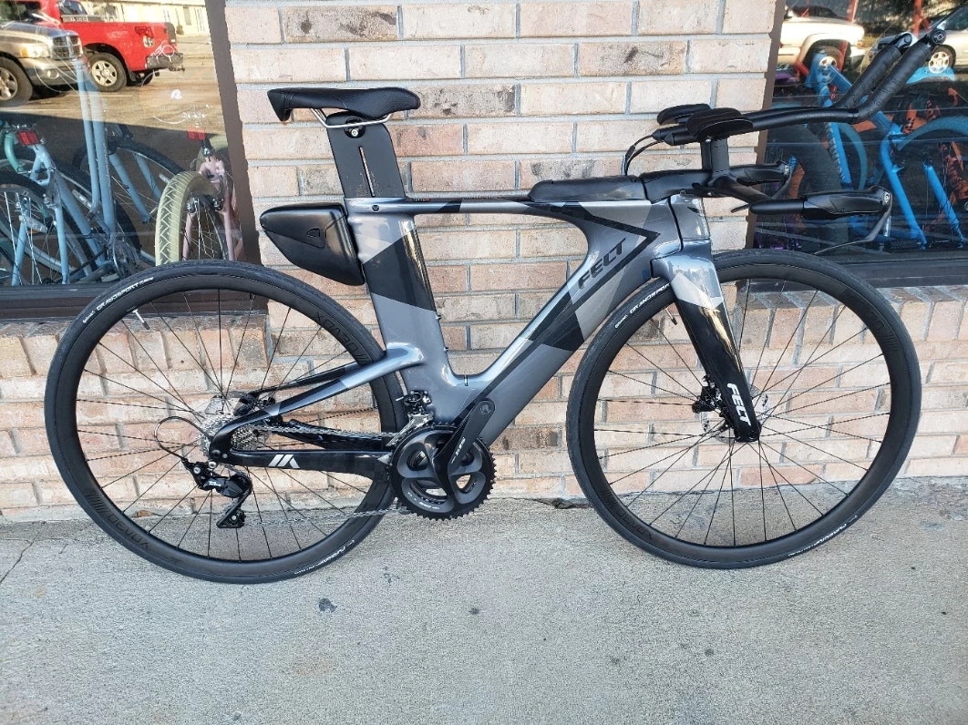 Felt IA Advanced Disc Shimano 105 Charcoal Geo 2023 7 Felt IA Advanced Disc Shimano 105 Charcoal Geo 2023 - Image 5