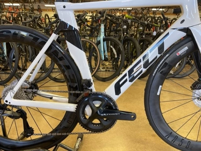 Felt AR Advanced Shimano Ultegra Di2 12 Speed Reynolds AR58 White 2023 16 Felt AR Advanced Shimano Ultegra Di2 12 Speed Reynolds AR58 White 2023 - Image 14