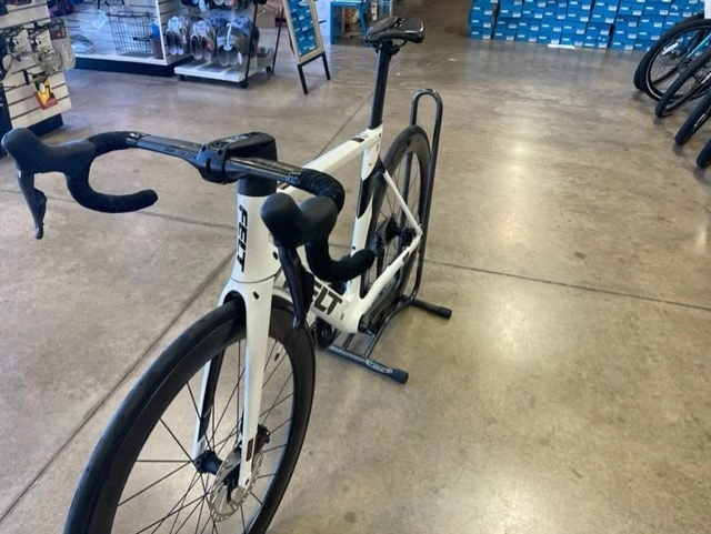 Felt AR Advanced Shimano Ultegra Di2 12 Speed Reynolds AR58 White 2023 5 Felt AR Advanced Shimano Ultegra Di2 12 Speed Reynolds AR58 White 2023 - Image 3