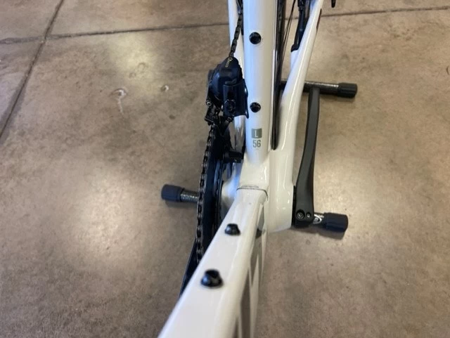 Felt AR Advanced Shimano Ultegra Di2 12 Speed Reynolds AR58 White 2023 6 Felt AR Advanced Shimano Ultegra Di2 12 Speed Reynolds AR58 White 2023 - Image 4