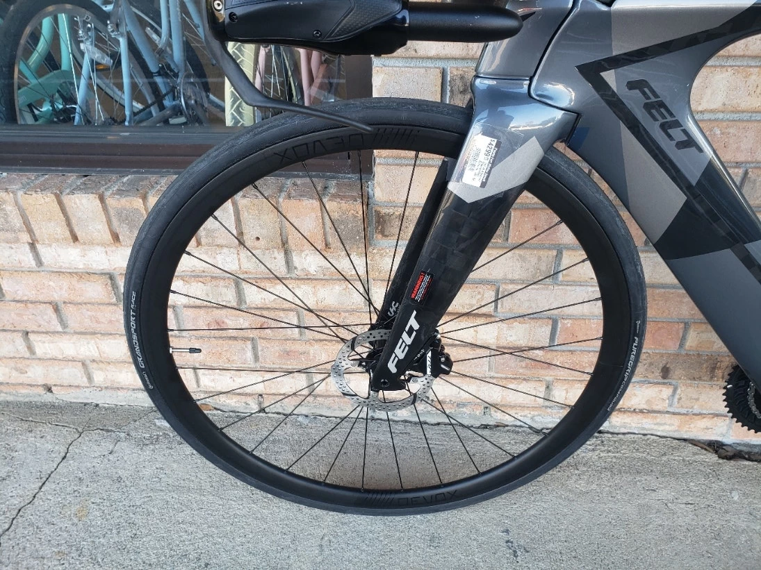 Felt IA Advanced Disc Shimano 105 Charcoal Geo 2023 13 Felt IA Advanced Disc Shimano 105 Charcoal Geo 2023 - Image 11